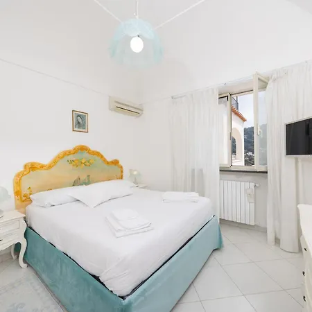 Caprigetaway - La Rosa Bianca *