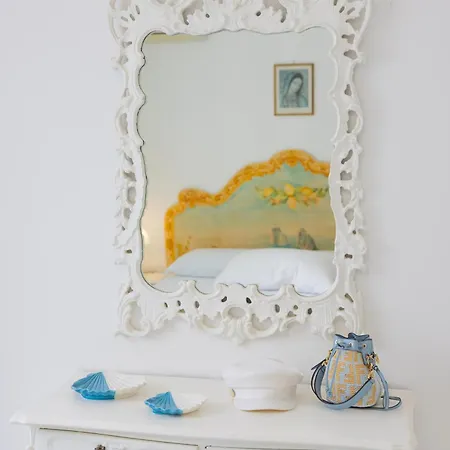 Caprigetaway - La Rosa Bianca * Capri