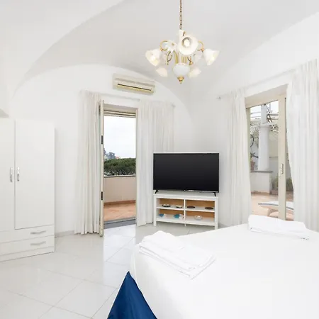 Caprigetaway - La Rosa Bianca *