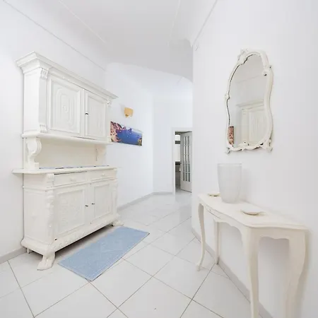Caprigetaway - La Rosa Bianca بيت للعطل