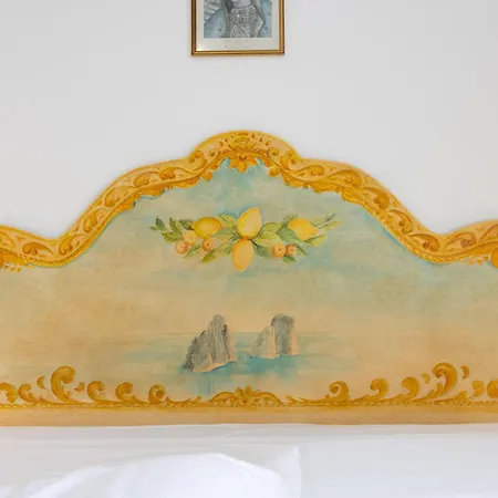 Caprigetaway - La Rosa Bianca *