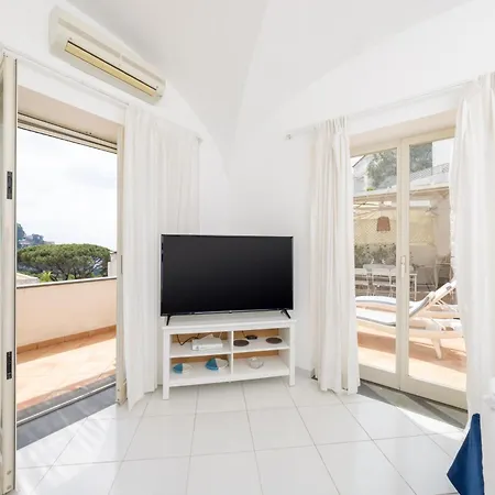 Holiday home Caprigetaway - La Rosa Bianca *