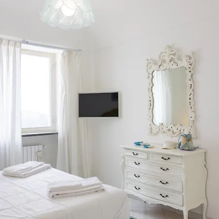 Caprigetaway - La Rosa Bianca *