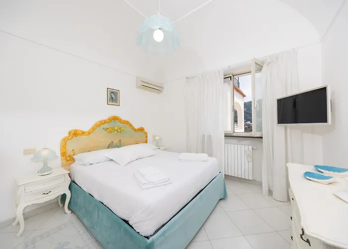 Caprigetaway - La Rosa Bianca *