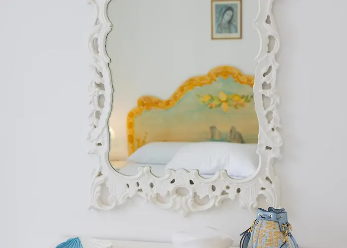 Caprigetaway - La Rosa Bianca * Capri