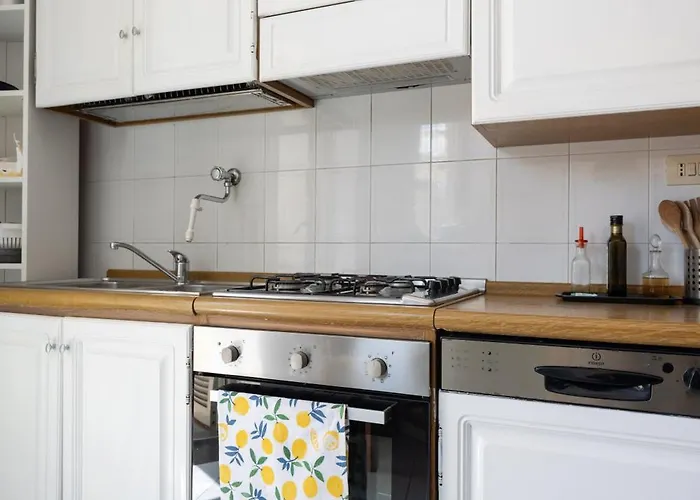 Caprigetaway - La Rosa Bianca * Κάπρι