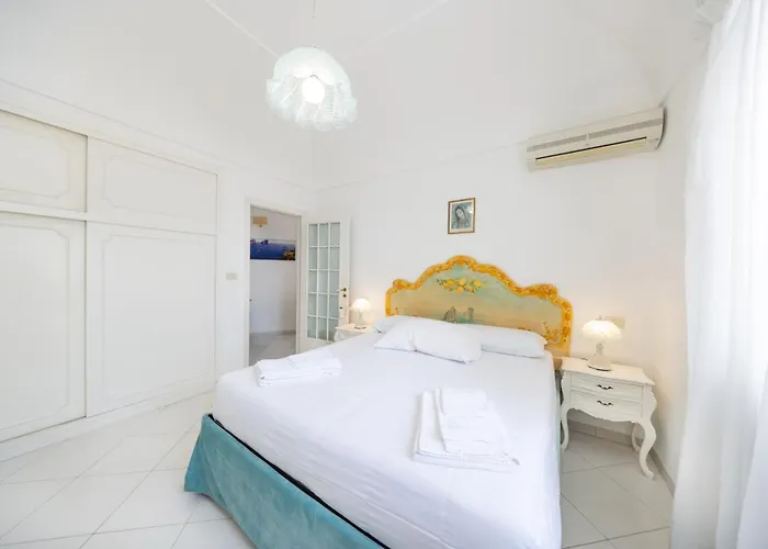 Caprigetaway - La Rosa Bianca