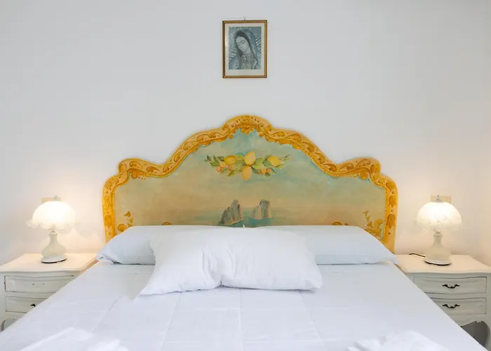 Caprigetaway - La Rosa Bianca * Capri