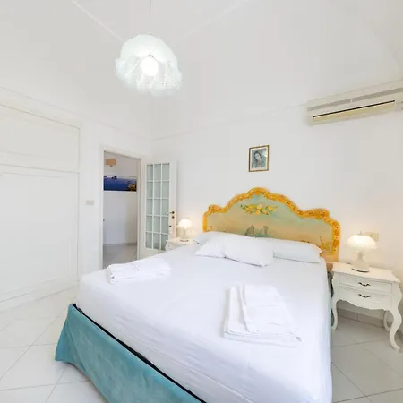 Caprigetaway - La Rosa Bianca